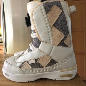 Vans Encore Snowboard Boots-W size 9